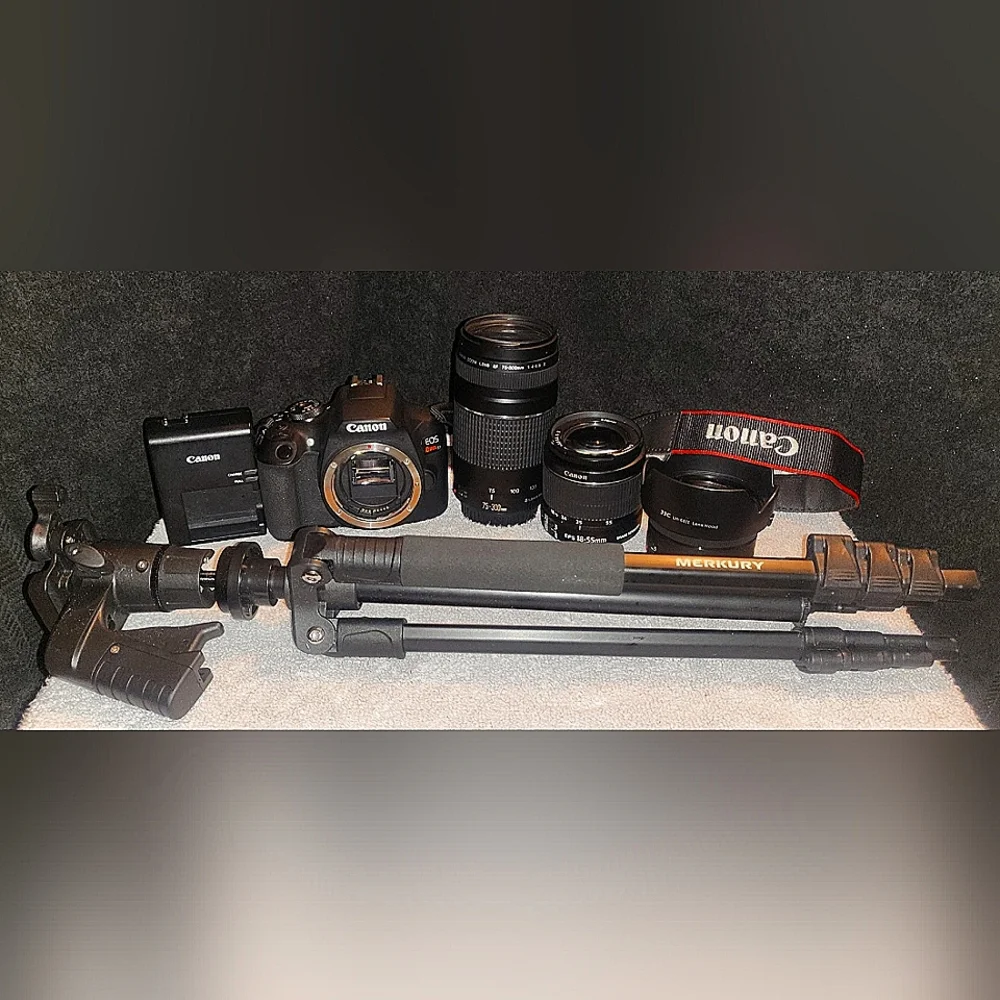 Canon T7 starter kit with 2 extra lenses & tripod